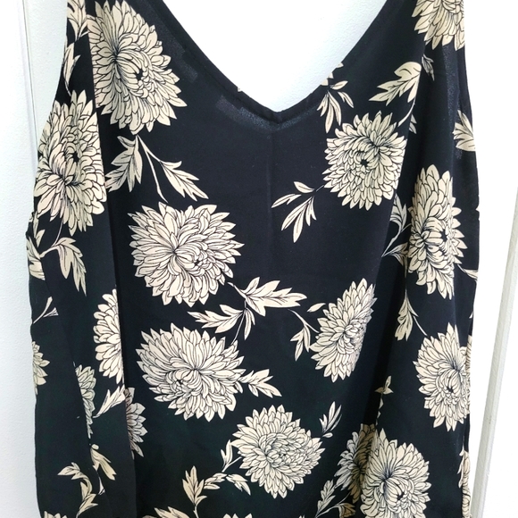 Forever 21 camisole with flowers. Size medium - Picture 7 of 7